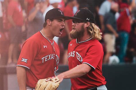 Texas baseball finishes top 10 in one of five national polls